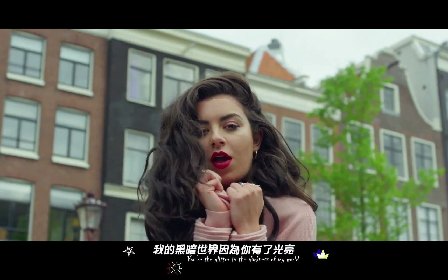 【官方mv】charli xcx - boom clap(適合當起床鬧鐘)