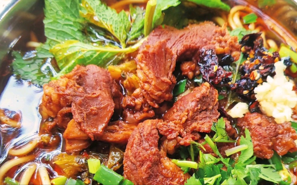 早起去吃一碗红烧牛肉饵丝是种什么体验!