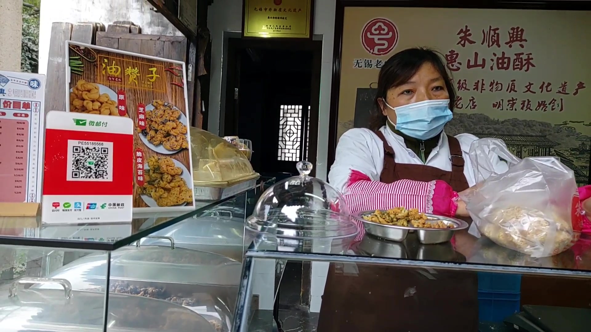 [图]惠山古镇上的特色小吃：惠山油酥、梅花糕、惠山豆腐花、惠山米糕、特色油赞子