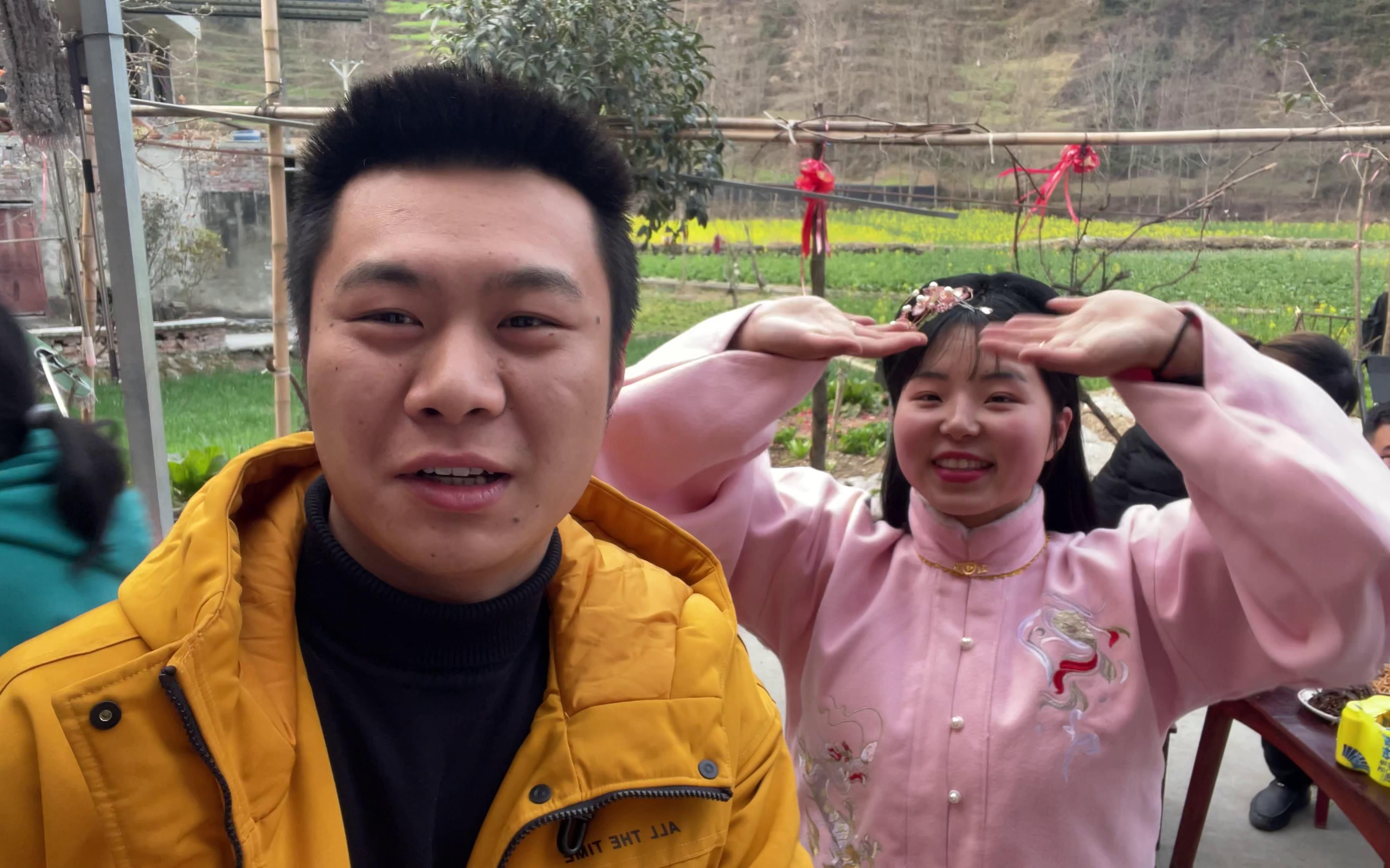 三石生日赶上情人节,小八和姐妹们一起给他唱生日歌,气氛超热闹