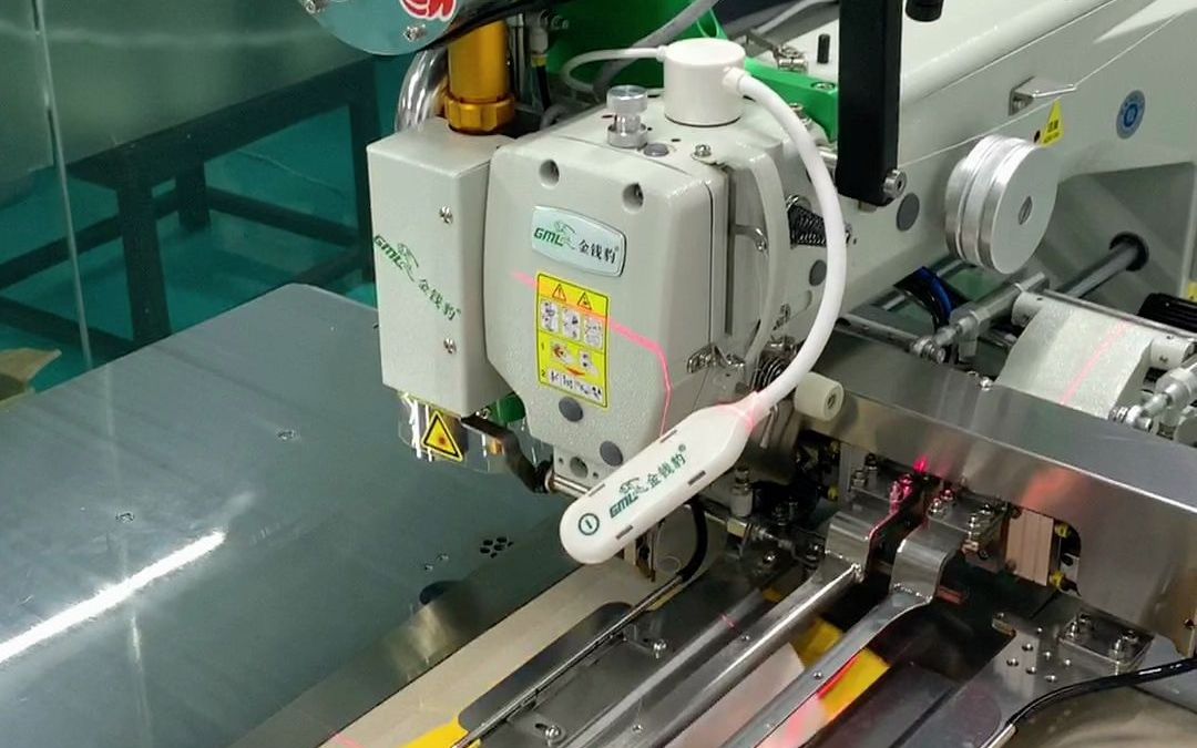 金钱豹多功能激光开袋机,轻松解决服装厂招不到熟练工,做不出产量问题