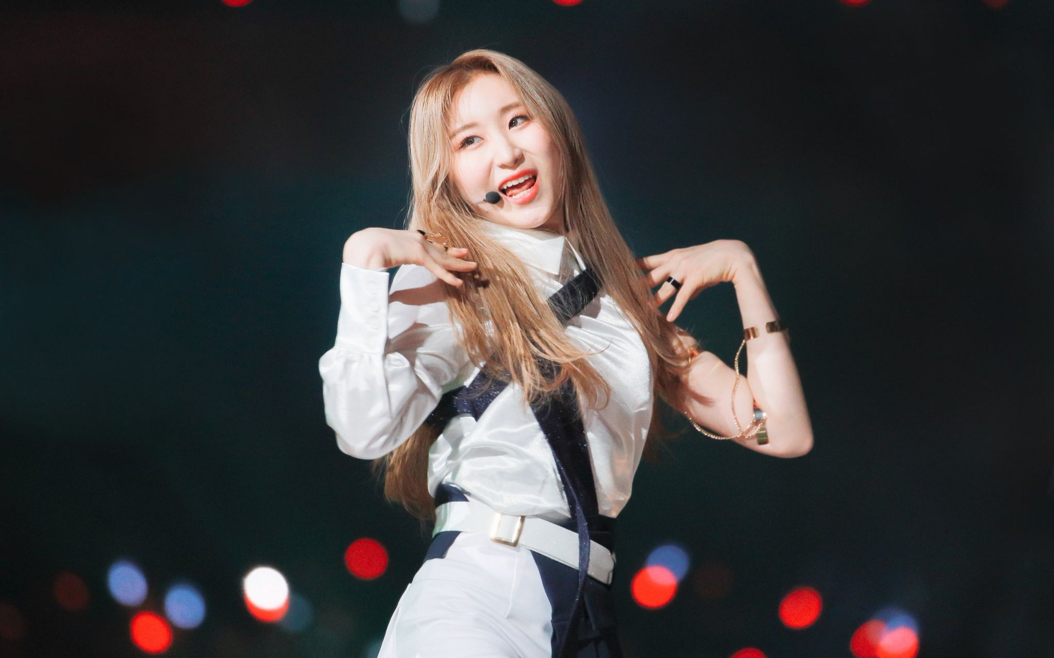 【李彩燕】小羽毛的izone出道曲玫瑰人生part混剪_哔哩哔哩 (゜-゜)つ