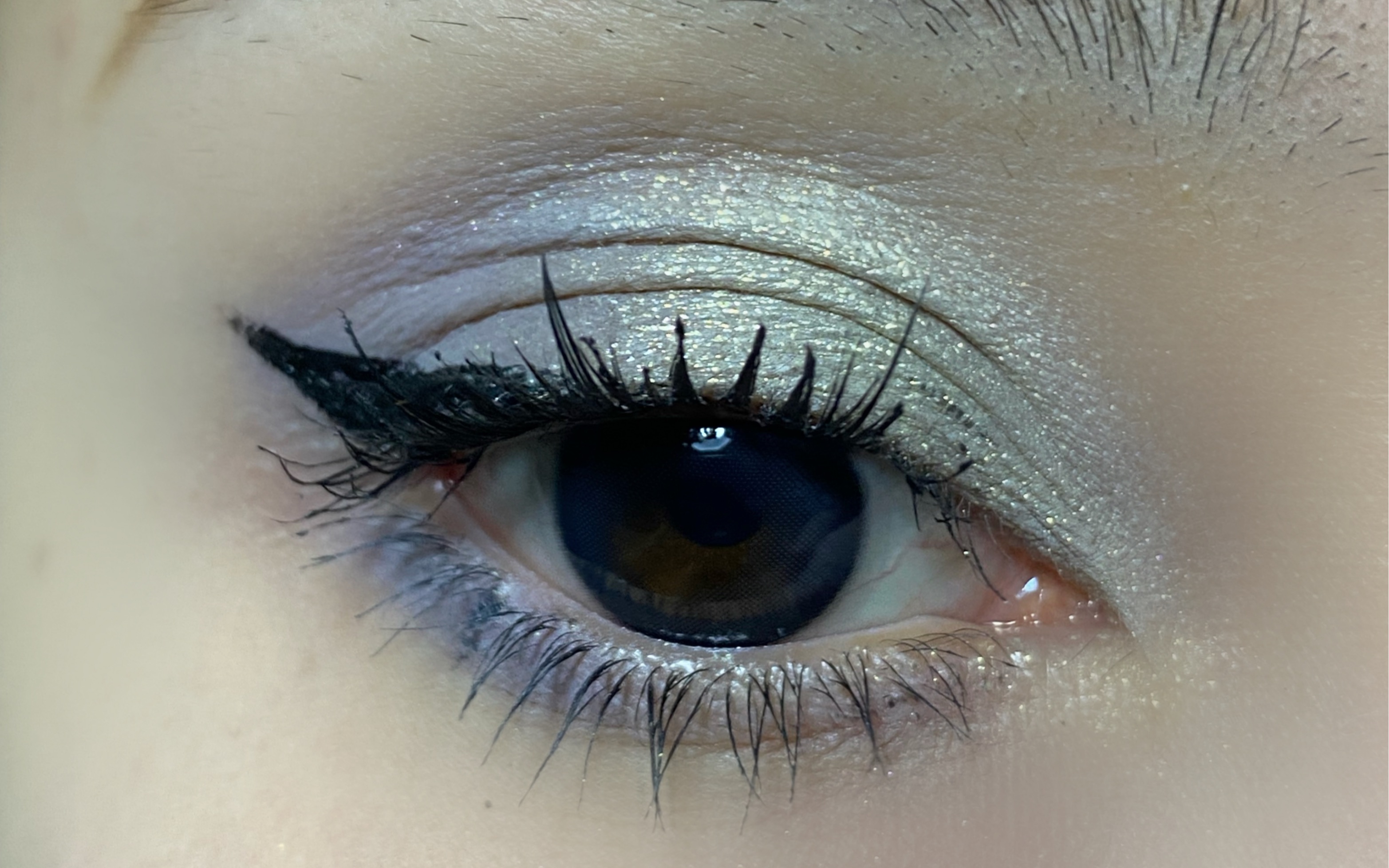 辣妹银色截断眼妆