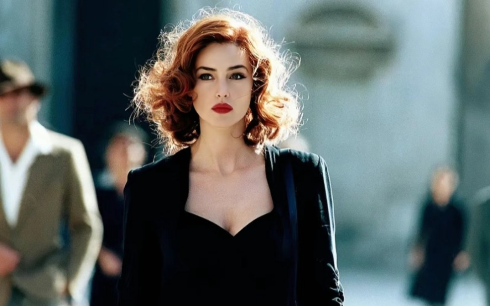 怦怦心跳 莫妮卡贝鲁奇 球花登场 高级感神颜 经常看球花,会变美啊.