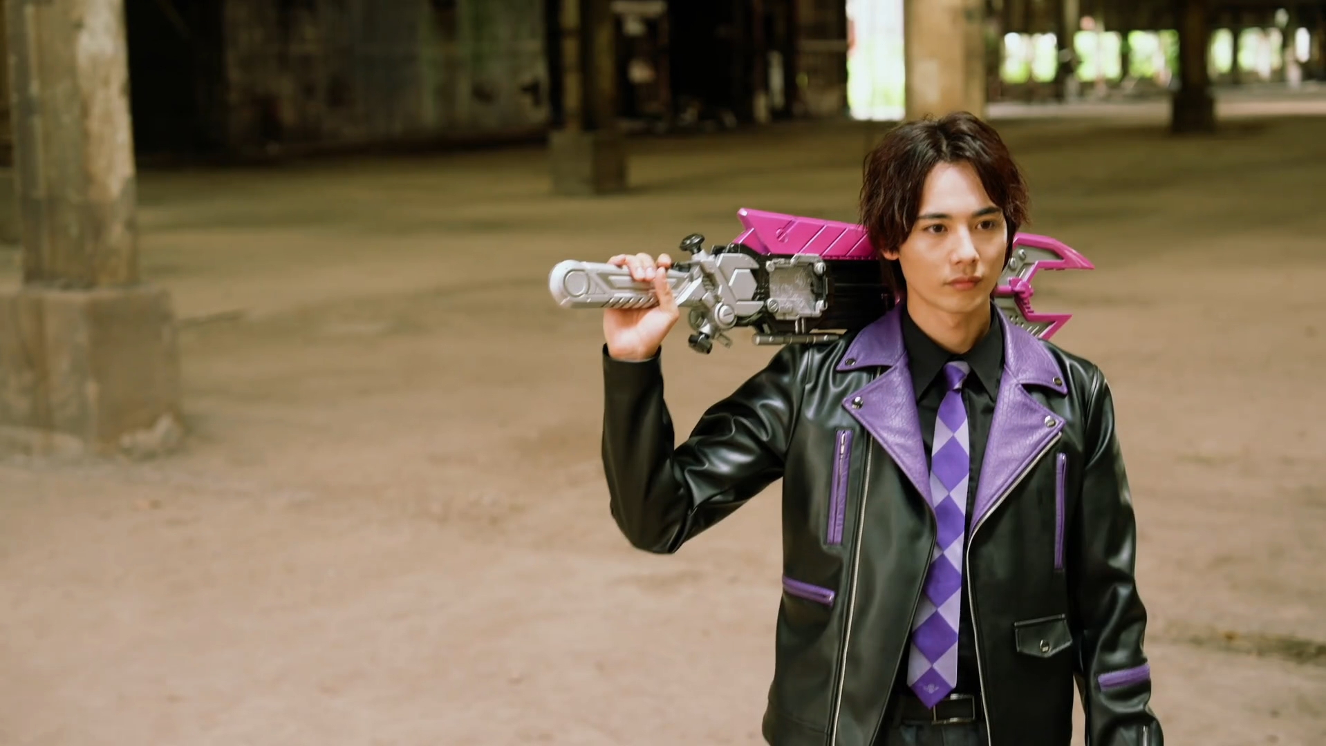 来看看黑钢.斯帕纳三种形态同时变身的时刻