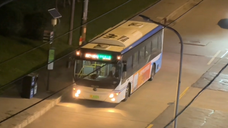 "新"车速递!闵行13路2017款黄绿小电显宇通 摇车停站实录