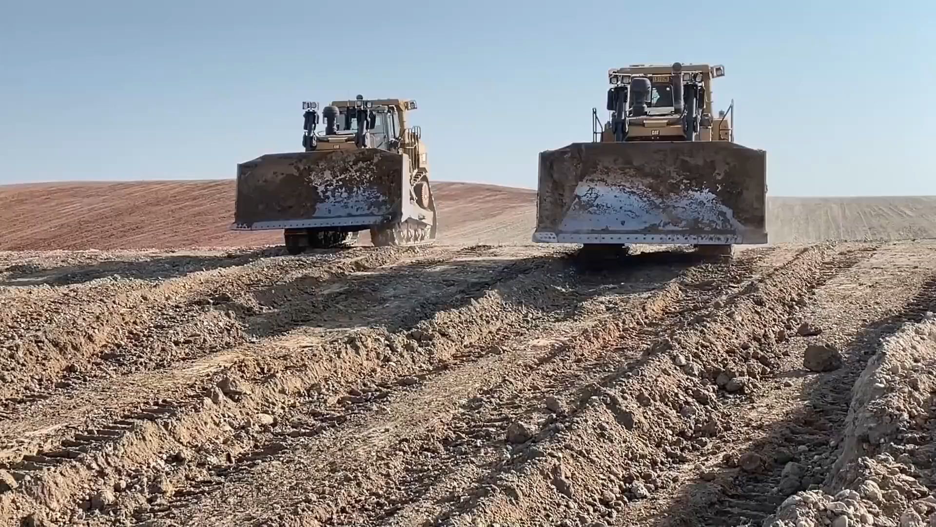 两天推土机奋斗起来推土这画面和谐