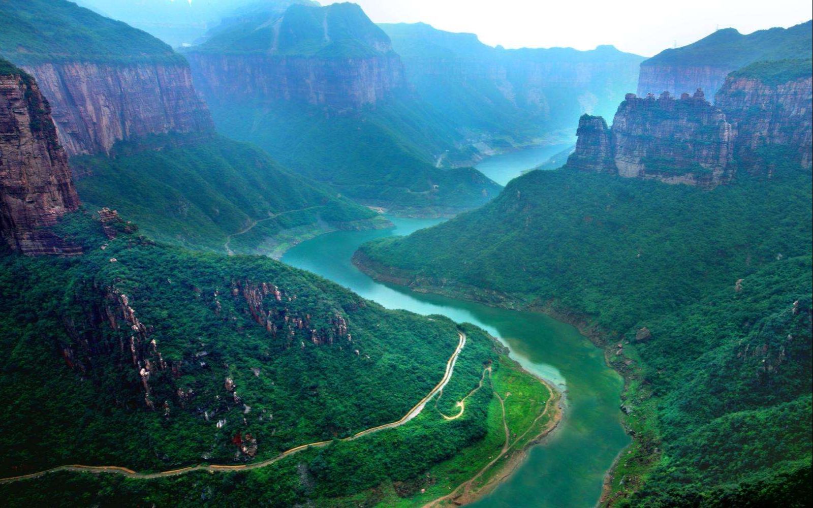 山东和山西,中间指的是哪座"山"?