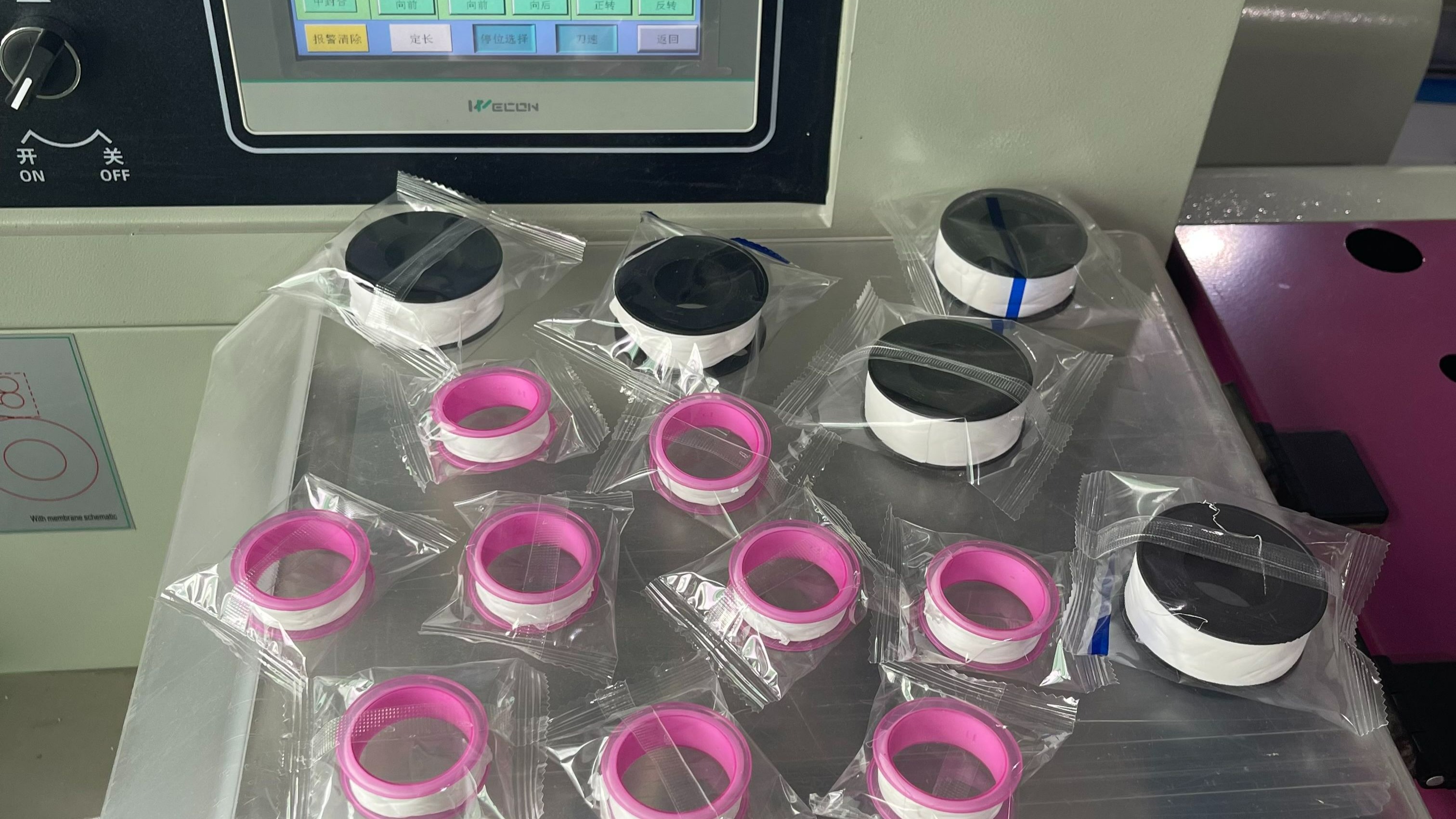 连包打挂圆孔 自粘胶带包装机 全自动小型文具胶带装袋打包机 生料带