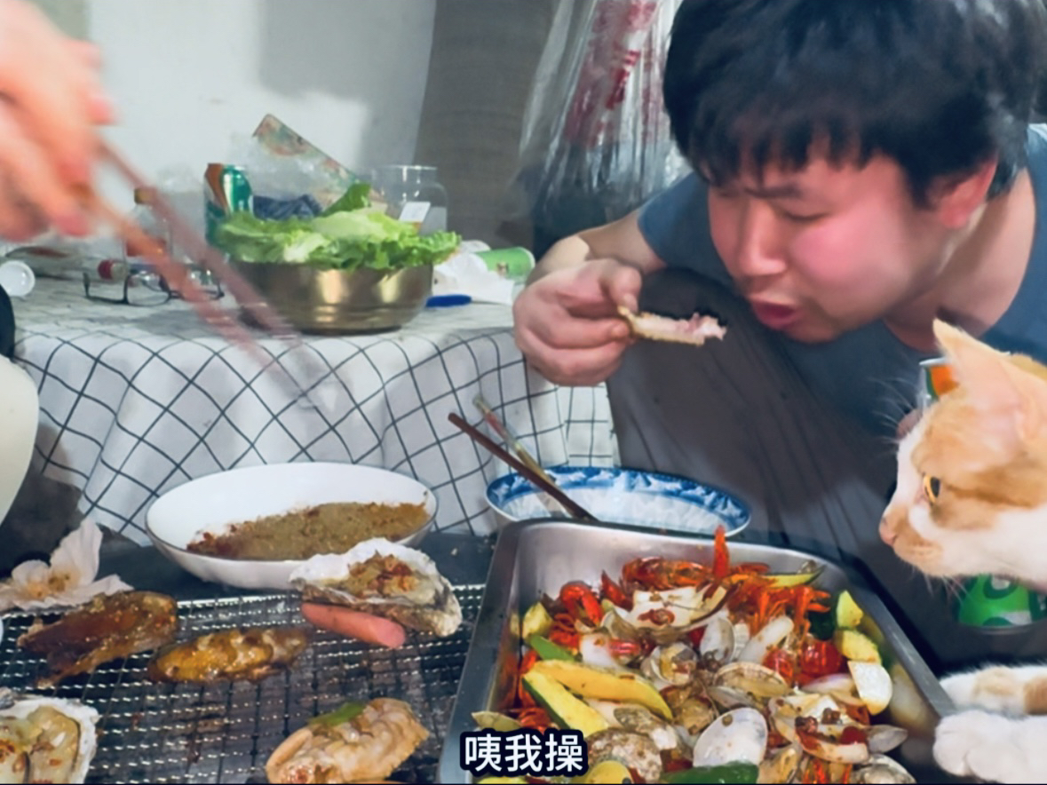 我一个流浪汉居然也能有50万粉丝，老表弟来了，花100W庆祝一下。