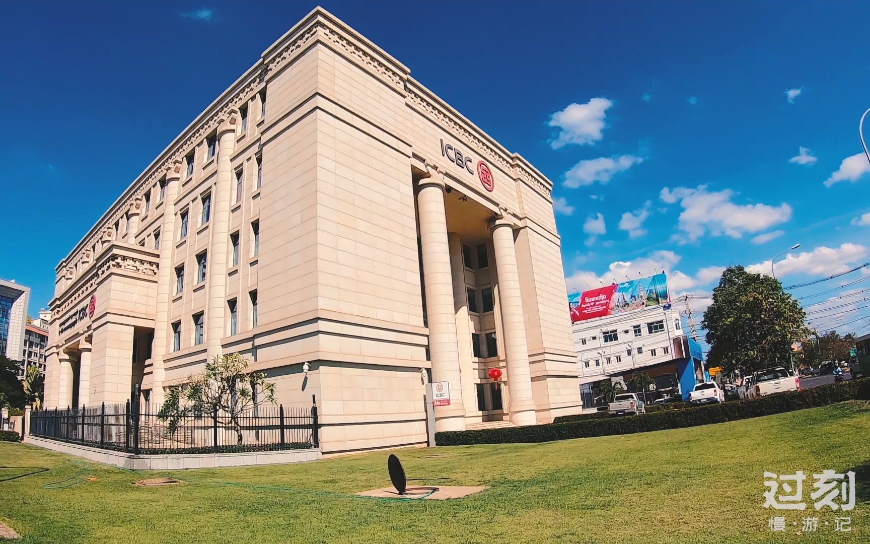 厉害了我的国,姑娘实拍老挝的首都万象街头,最高档的建筑是中国工商