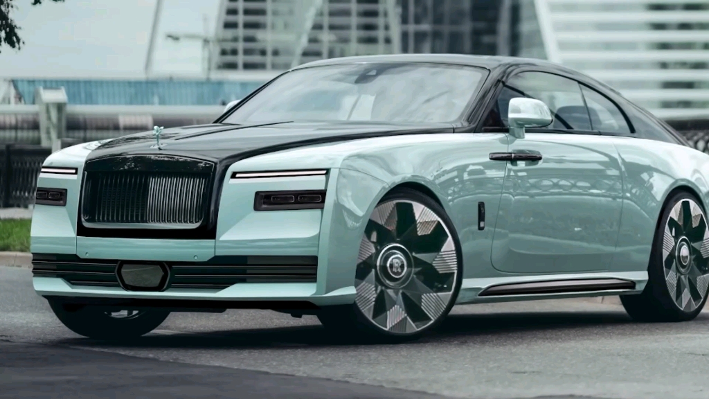 劳斯莱斯电车最新谍照,又一个小眼睛的车灯