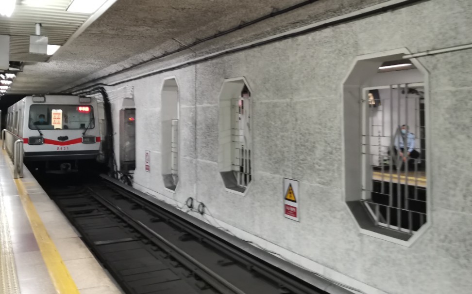 别了北京地铁最后一个无屏蔽门站一号线苹果园站2020417苹果园的最后