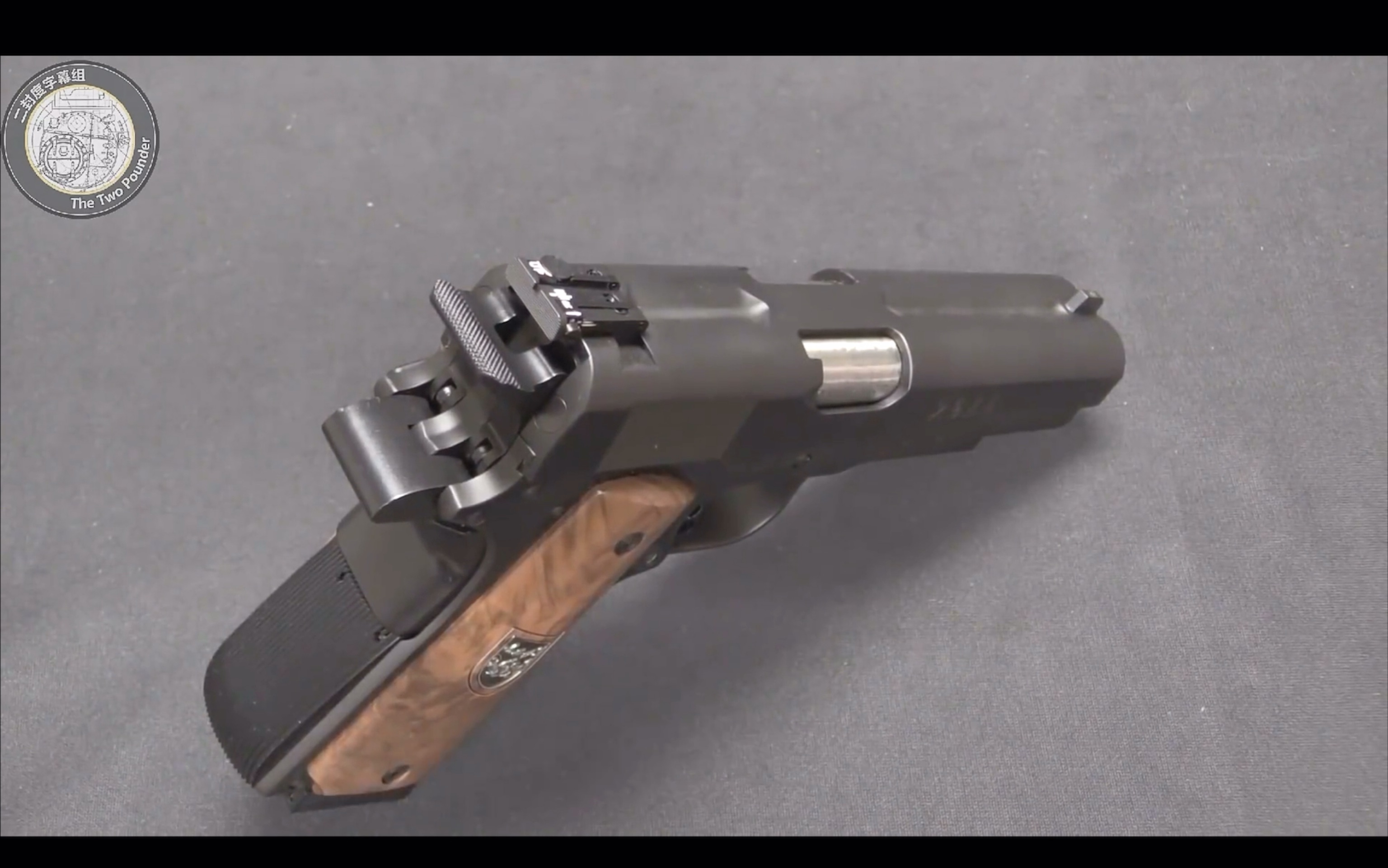 搬运【被遗忘的武器】af2011a1- 一款超巨型双管1911手枪