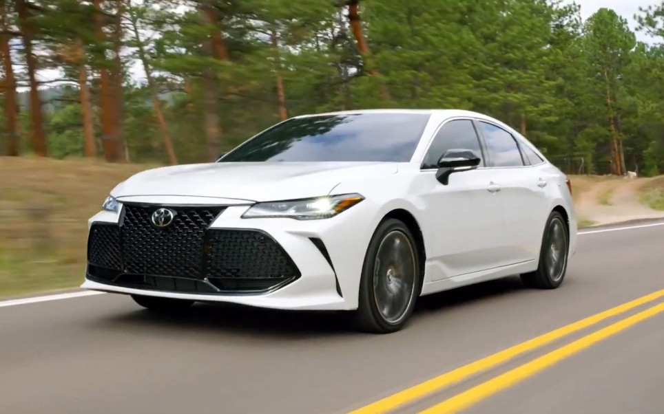 2022款丰田亚洲龙展示