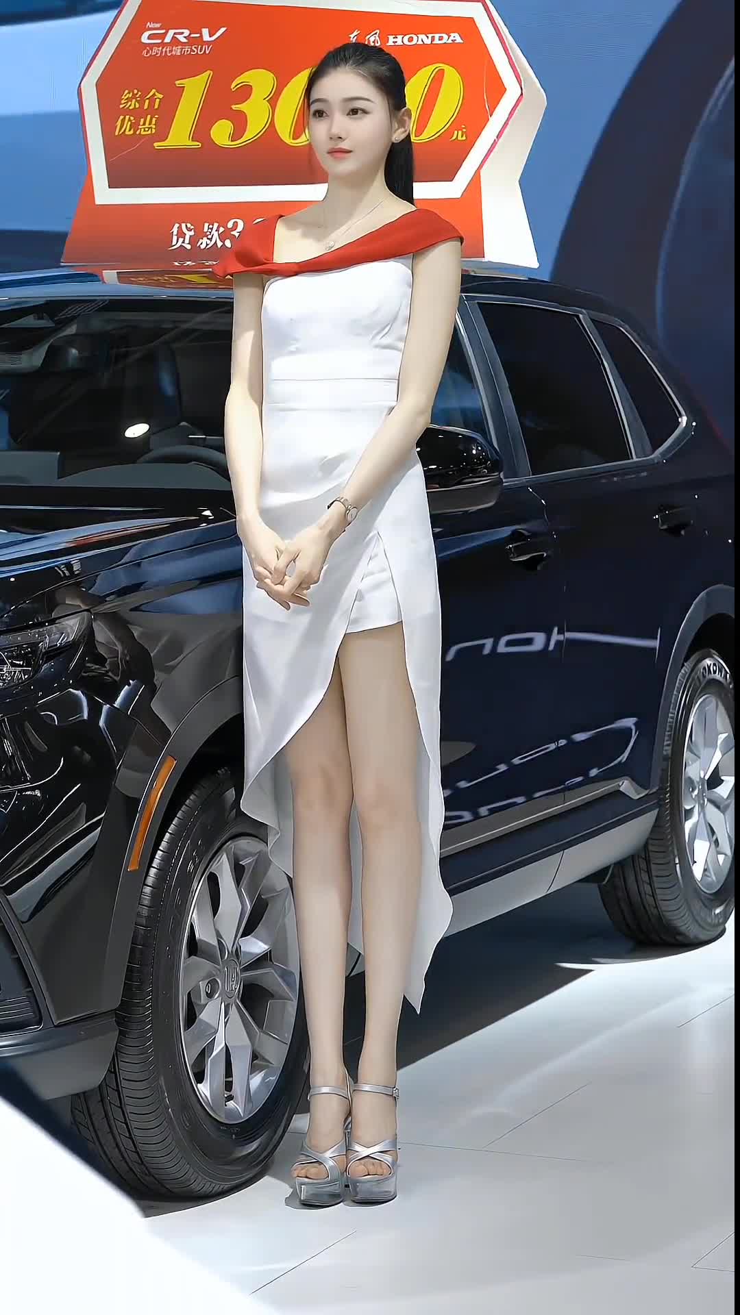 肯定有朋友说我拉长腿了93,不然哥几个去问问模特本人有多高99