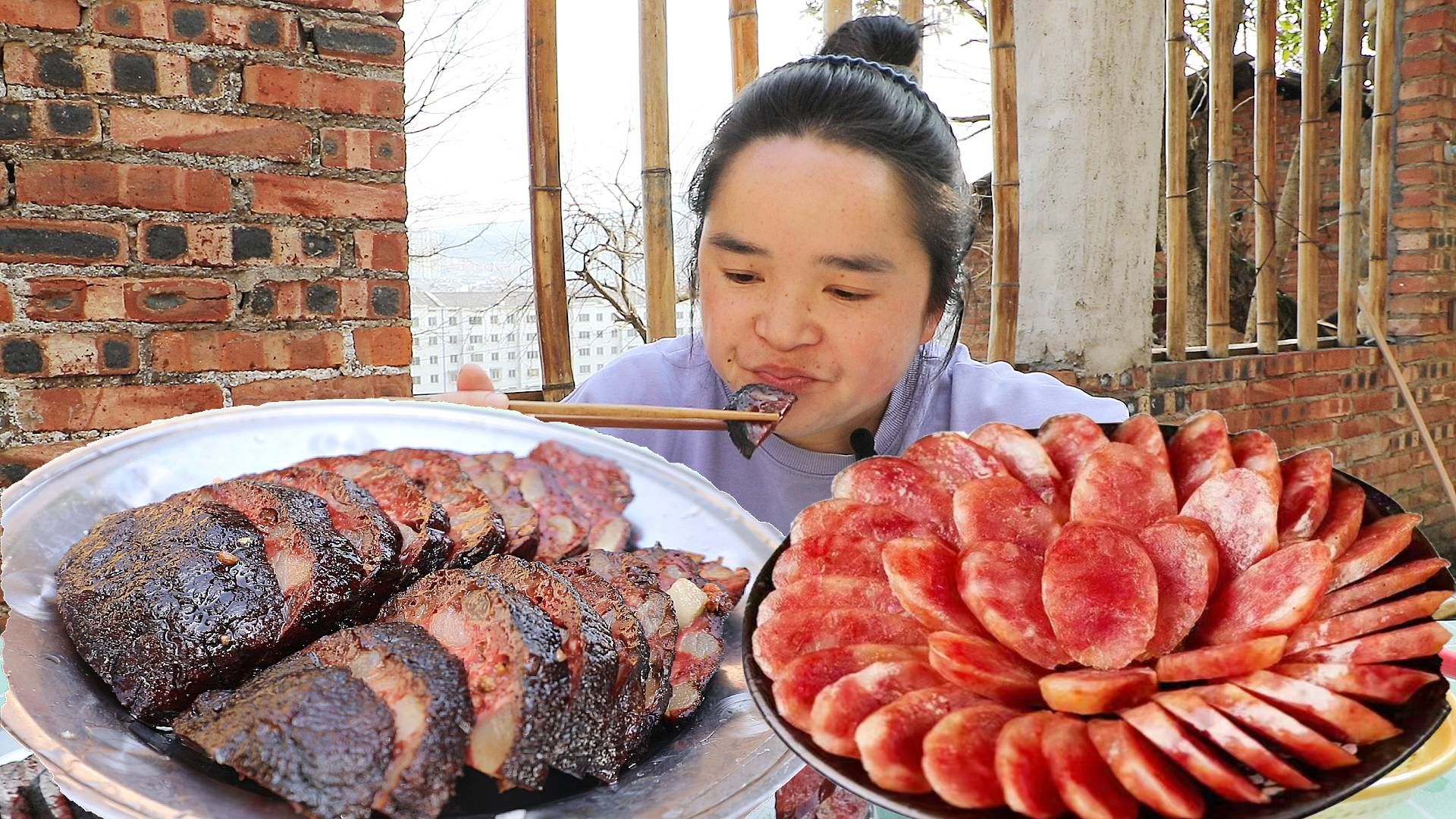 苗大姐吃特色菜,晶莹剔透香肠,香味十足血豆腐,麻麻香哔哩哔哩bilibili