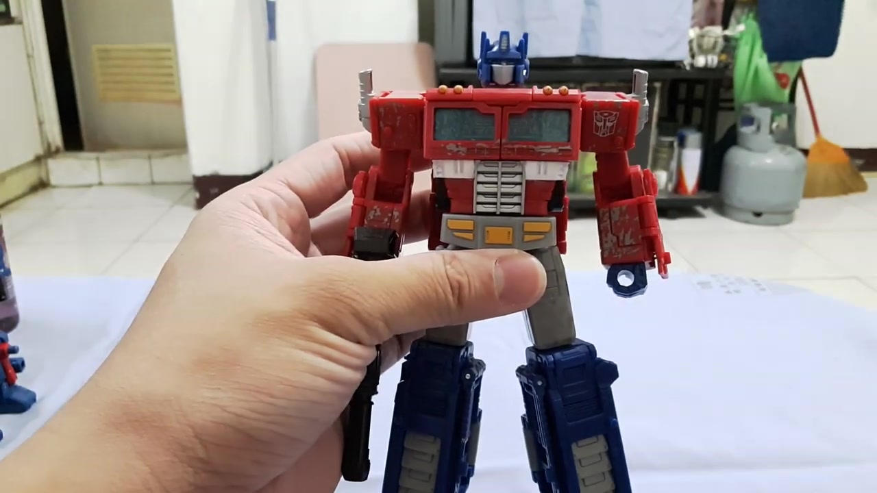 [图]變形金剛 圍城系列 V級 總司令官 柯博文 TRANSFORMERS SIEGE VOYAGER CLASS OPTIMUS PRIME トランスフォーマー