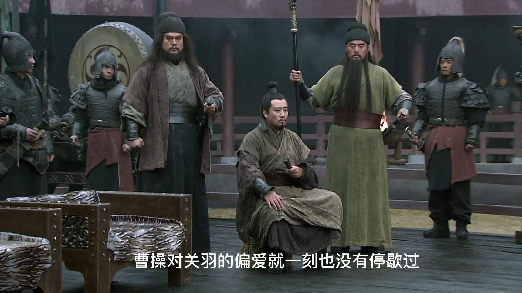 《三国》武圣成名之战,关羽温酒斩华雄!