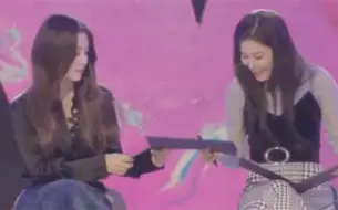 Télécharger la video: 【Seulrene】Irene&Seulgi互相的Baby Talking