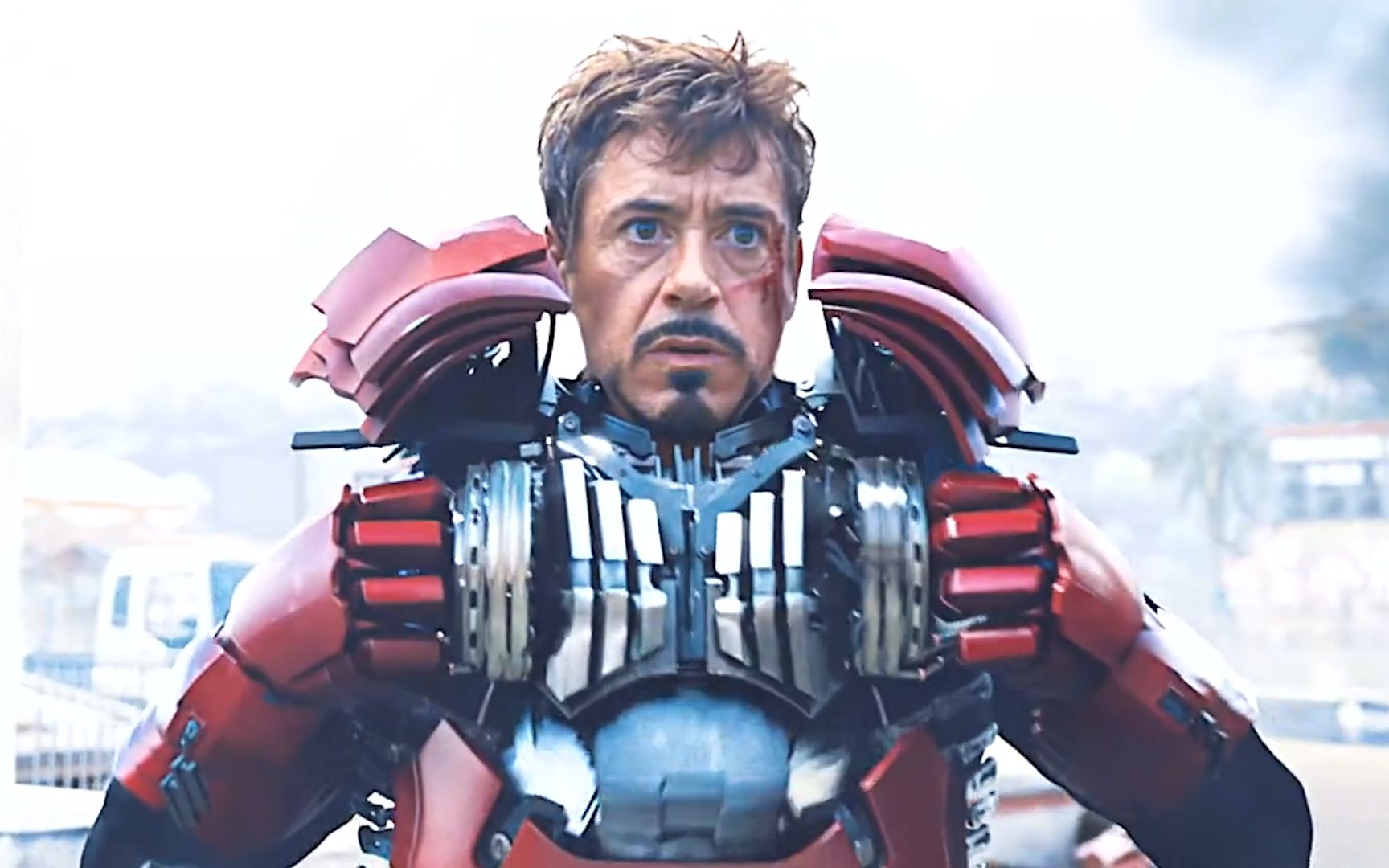 钢铁侠这版手提箱战衣真弱爆了等他变身完成反派都抽完一包烟了