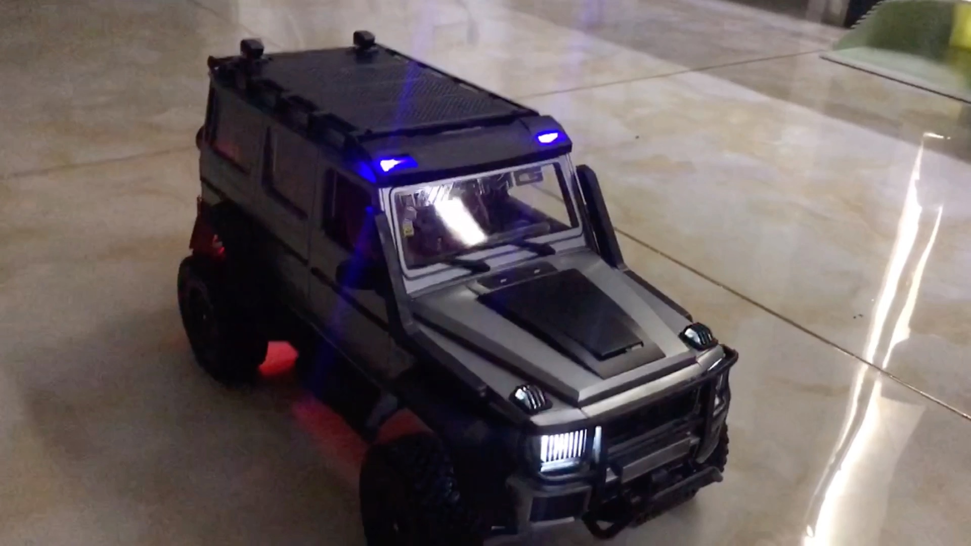 莽牛g500巴博斯,灰色装灯组展示一下,用的是小飞象灯控一体接收器.