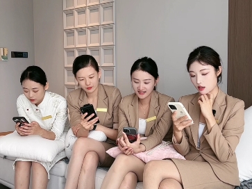 挑鞋售楼小姐姐