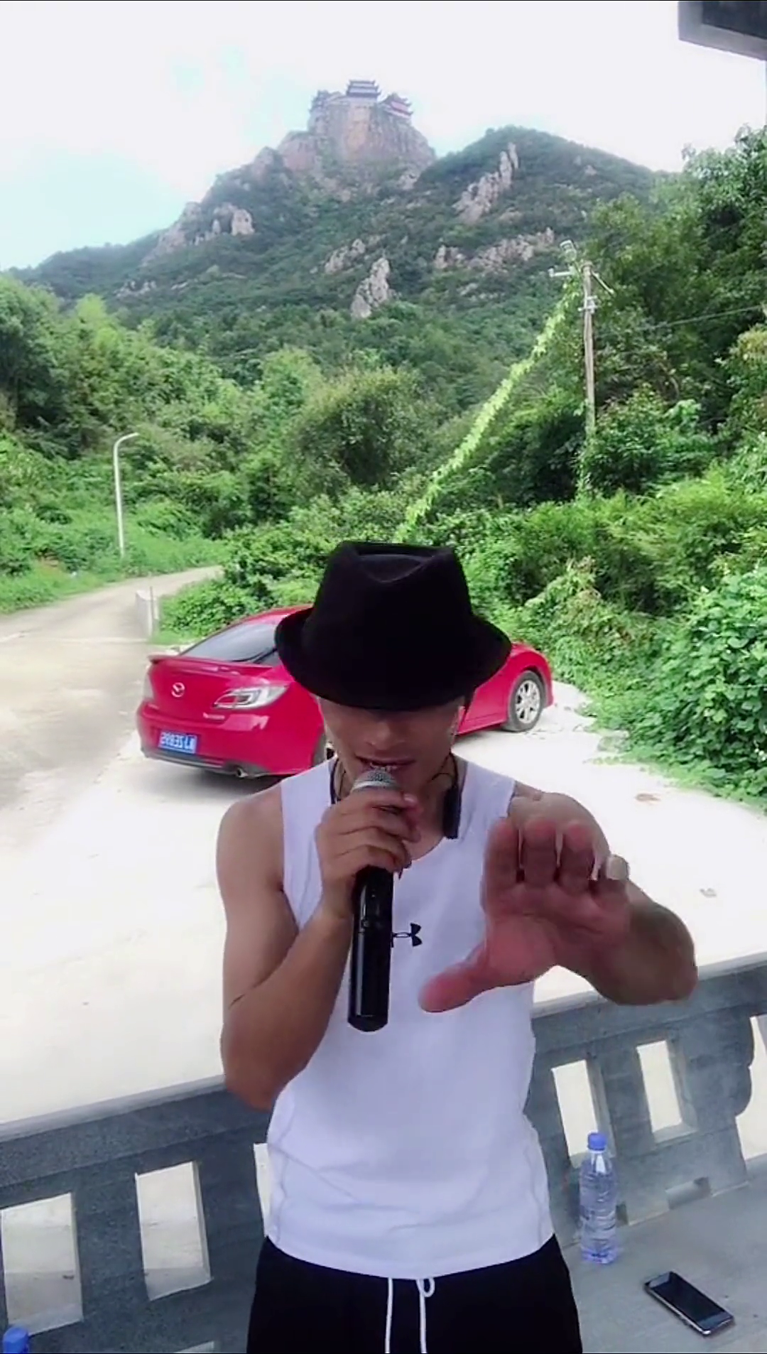 打卡台州温岭布达拉宫山脚下唱歌视频户外k歌真人真唱