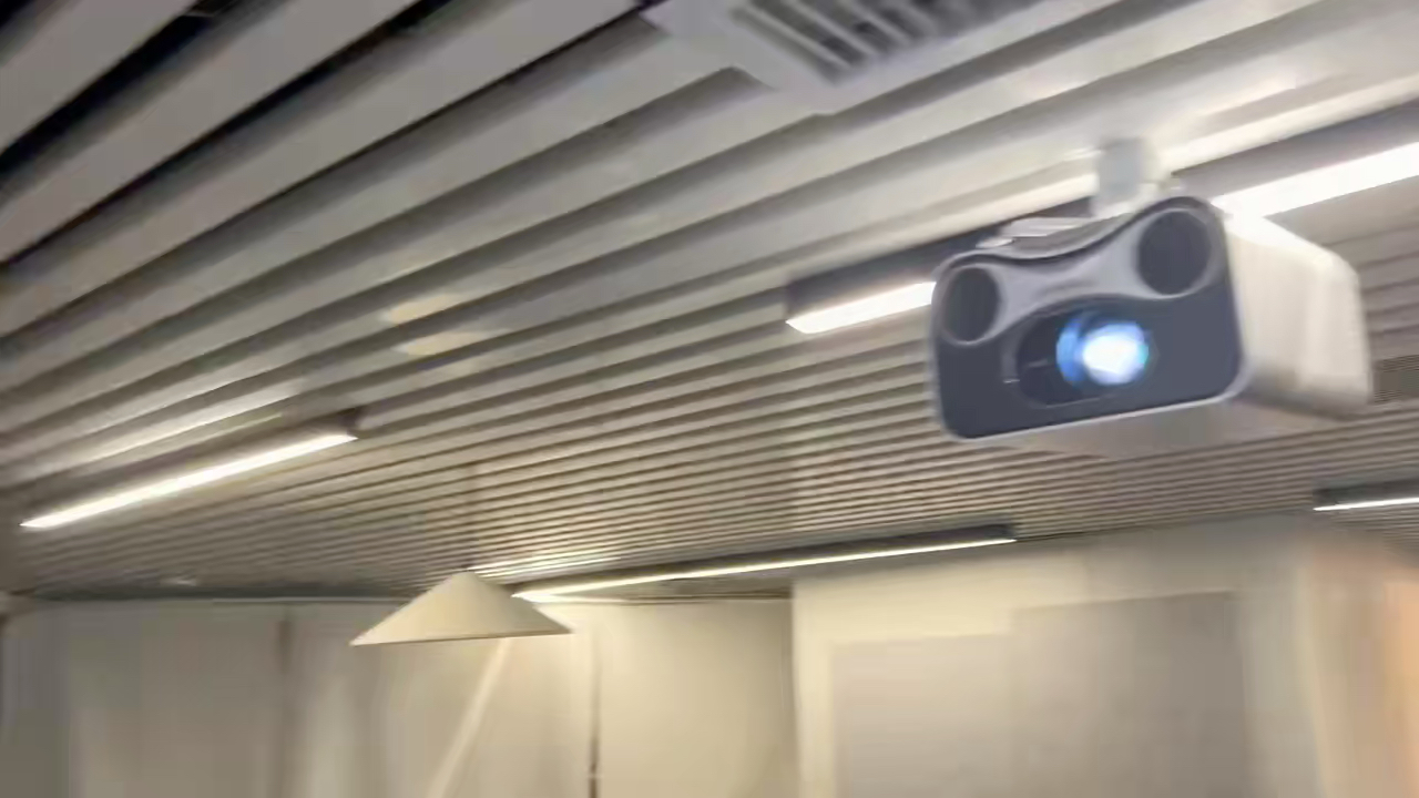 奇屏酒店投影仪,足浴店投影仪—智能影院房#奇屏电梯广告投影仪