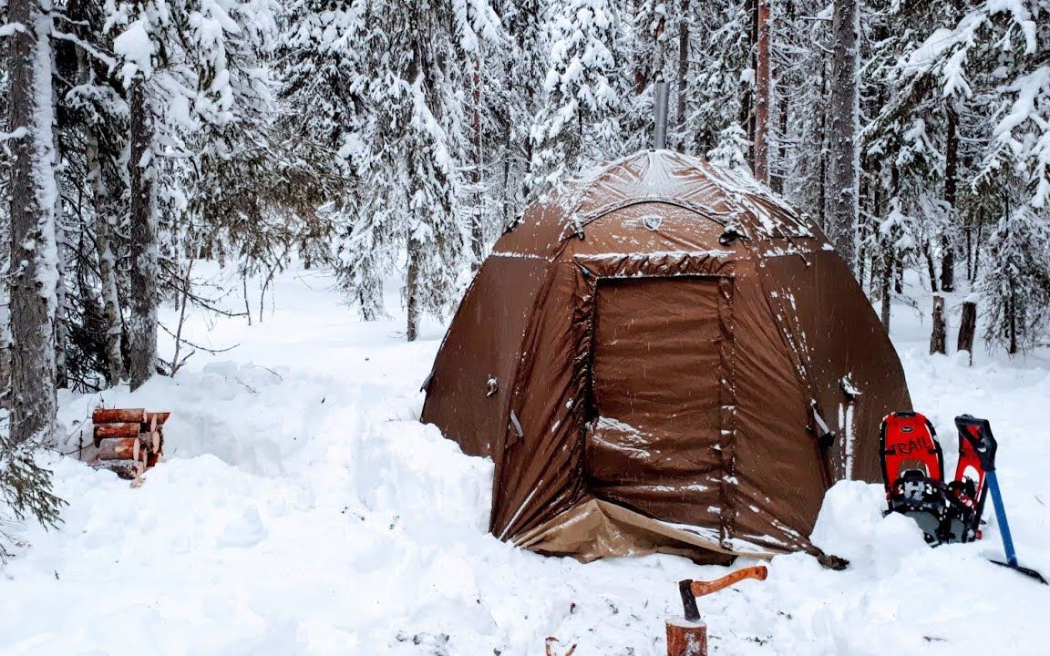 [图]一人冰天雪地户外露营，你喜欢这种生活吗