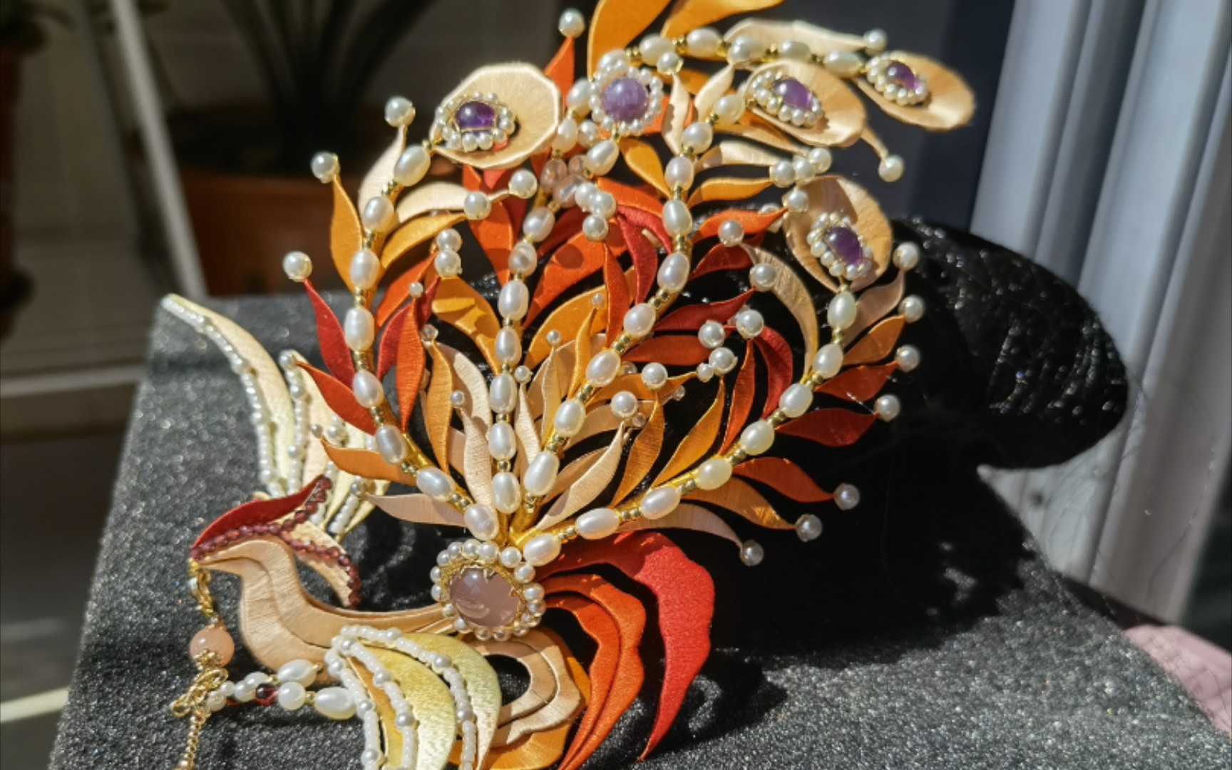 【缠花凤冠偏凤】阳光下的富贵偏凤_哔哩哔哩_bilibili