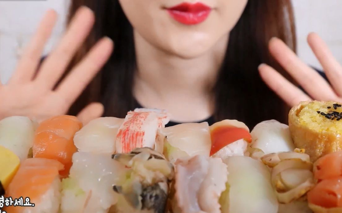 【jisoo】小姐姐吃生鱼片寿司拼盘,咀嚼音食音_哔哩哔哩 (゜-゜)つロ