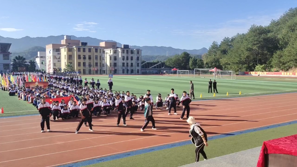 2021年永定区城关中学高一四班开幕式新宝岛