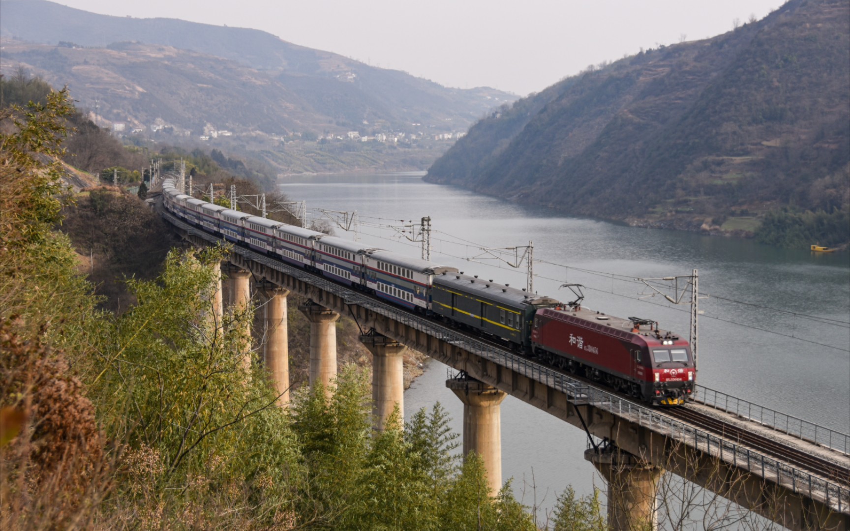 【中国铁路】西局西段hxd3d牵引原色双层客车锦集