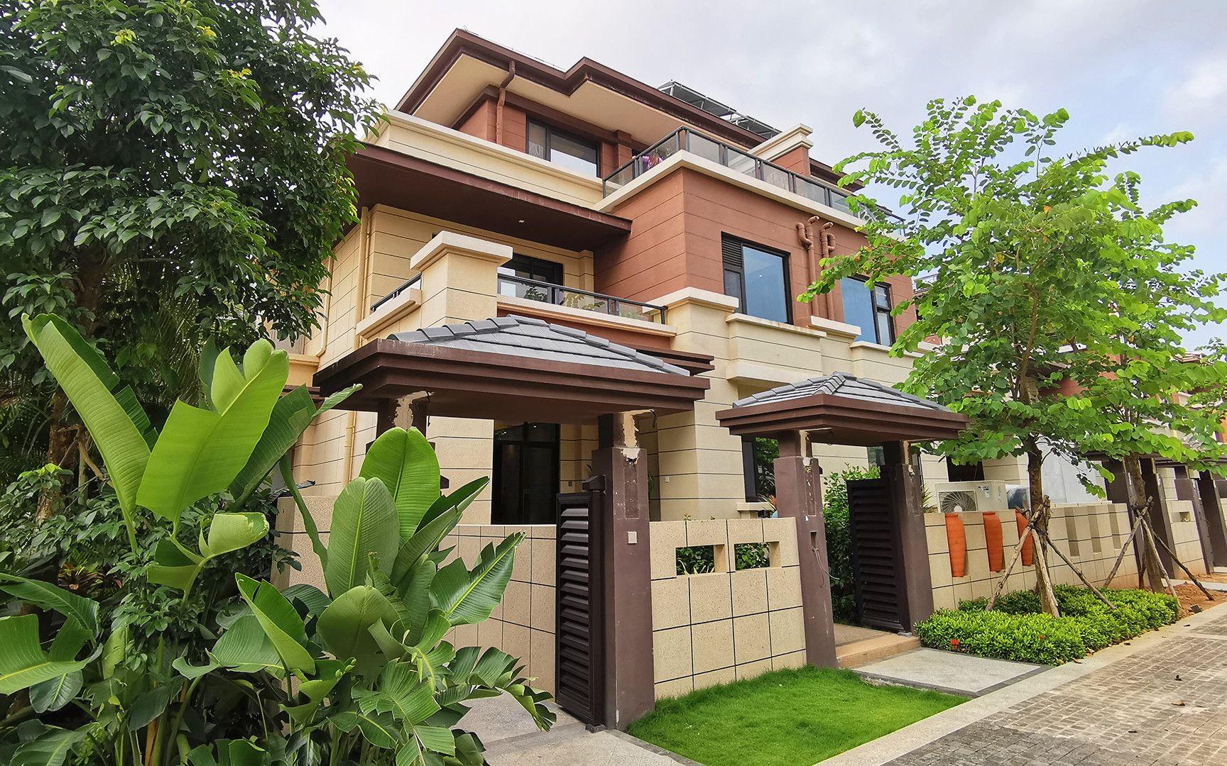 152平叠拼别墅南北双院子还有温泉泡池太适合候鸟老人养老了