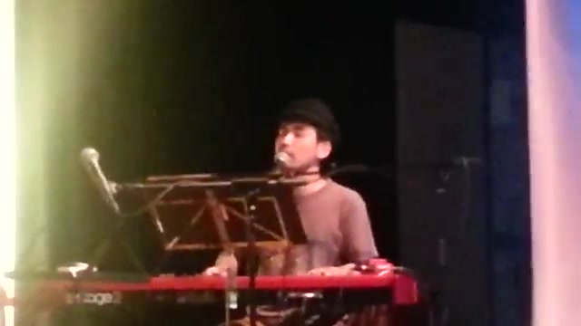 [图]Akeboshi (Live) @ SkeCon 2013 (One step behind the door.)