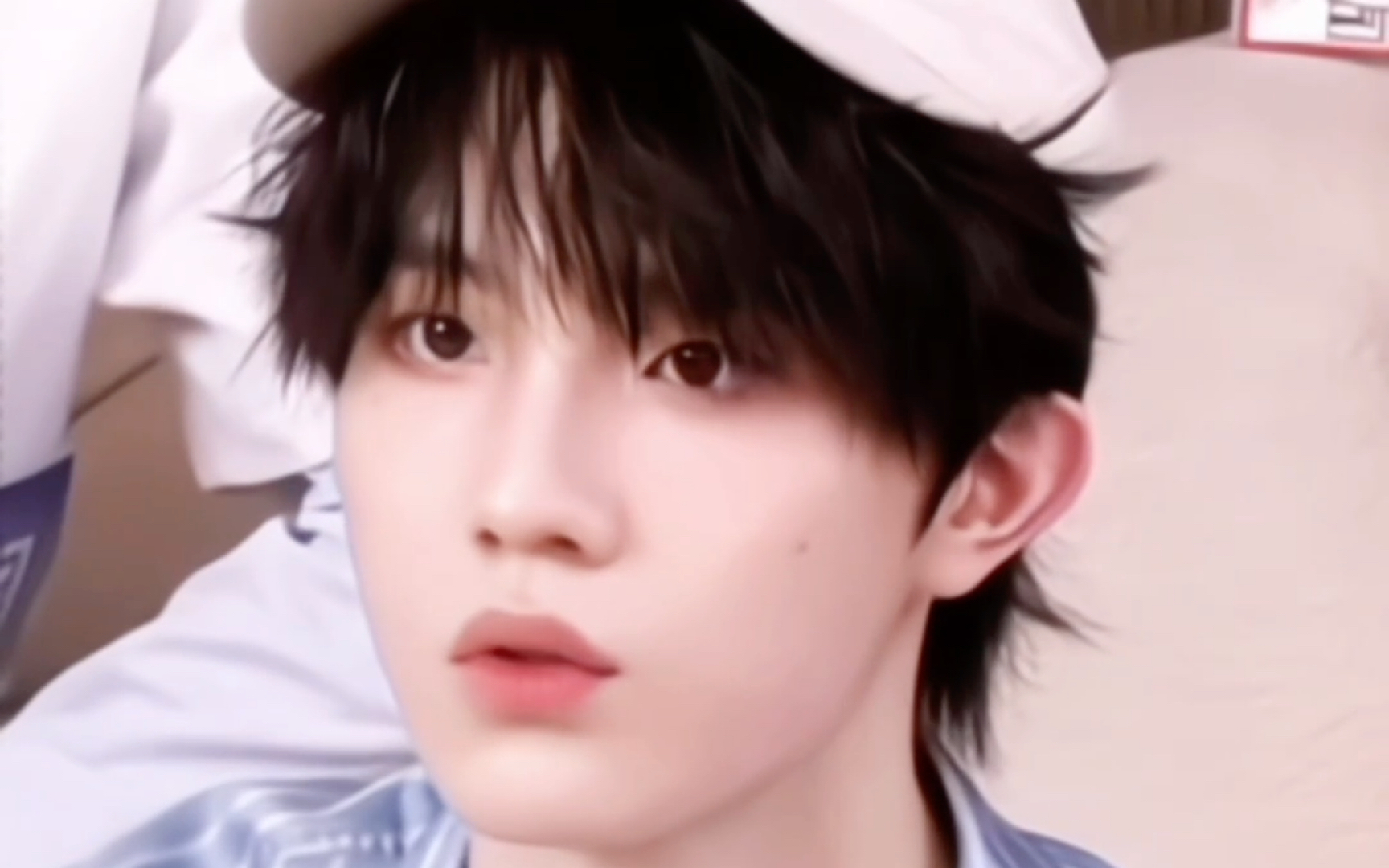 【苏新皓】直播中里专注唱歌的小苏