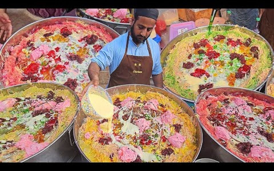 清爽的法卢达奶昔,巴基斯坦街头美食