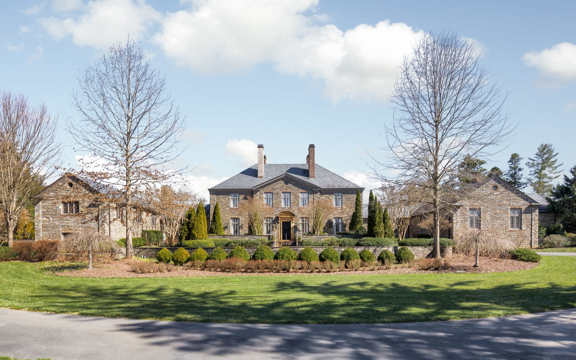 在北卡罗来纳州阿什维尔的一座典雅的乔治亚风格别墅|398 vanderbilt