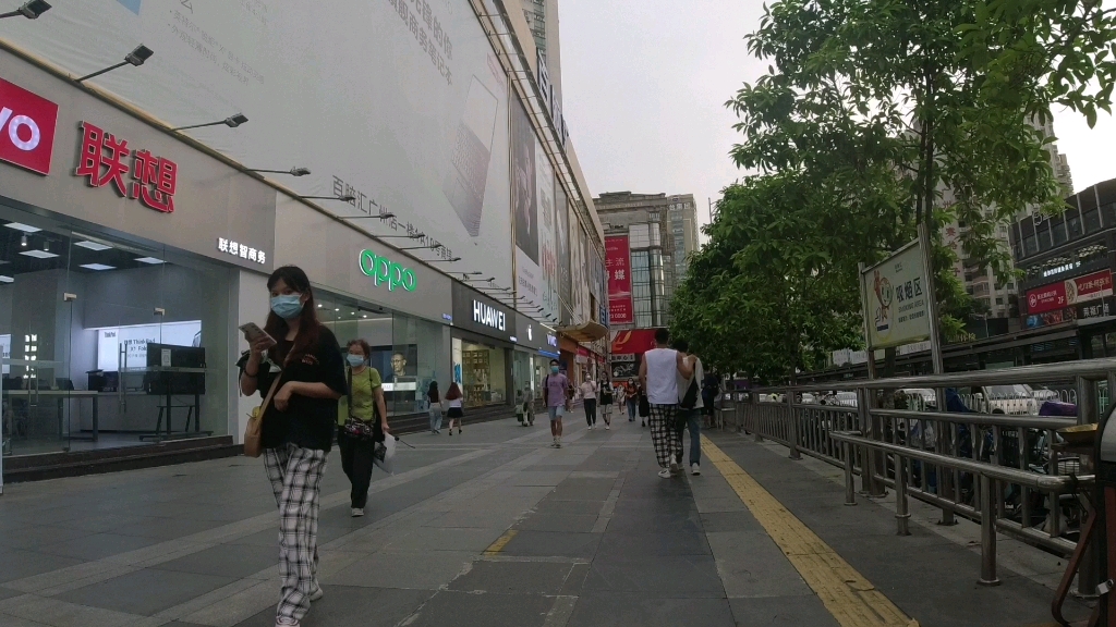 广州天河区岗顶周末下午五点实拍,各大品牌手机商店人流量,唯独不见三星.哔哩哔哩bilibili