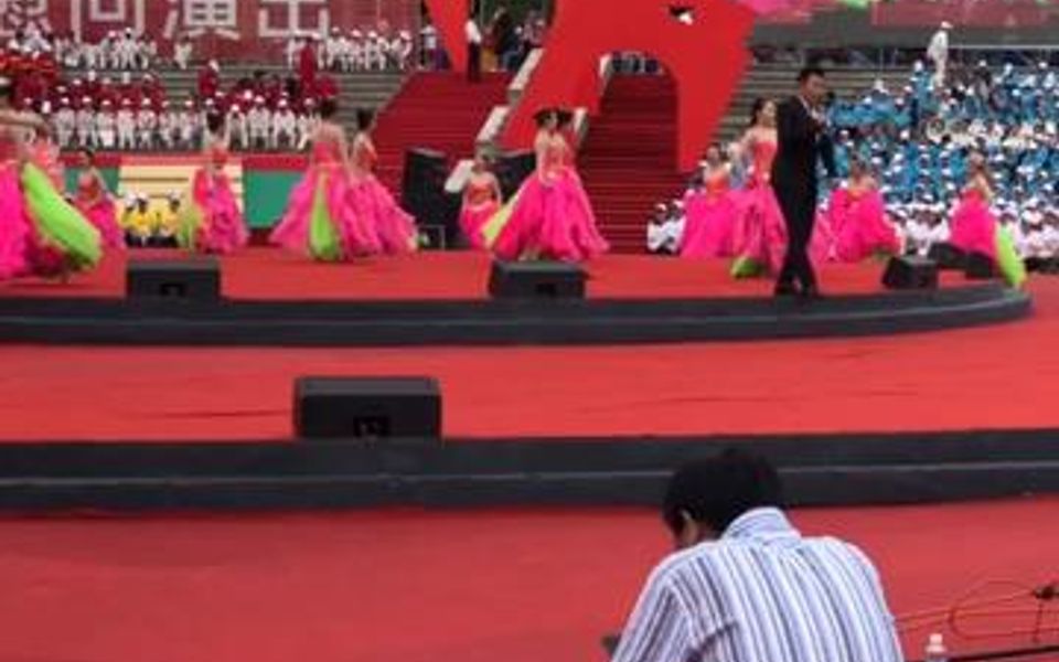 [图]来到祖国的边疆克拉玛依，送欢乐下基层🇨🇳原创歌曲《美丽中国》🎤