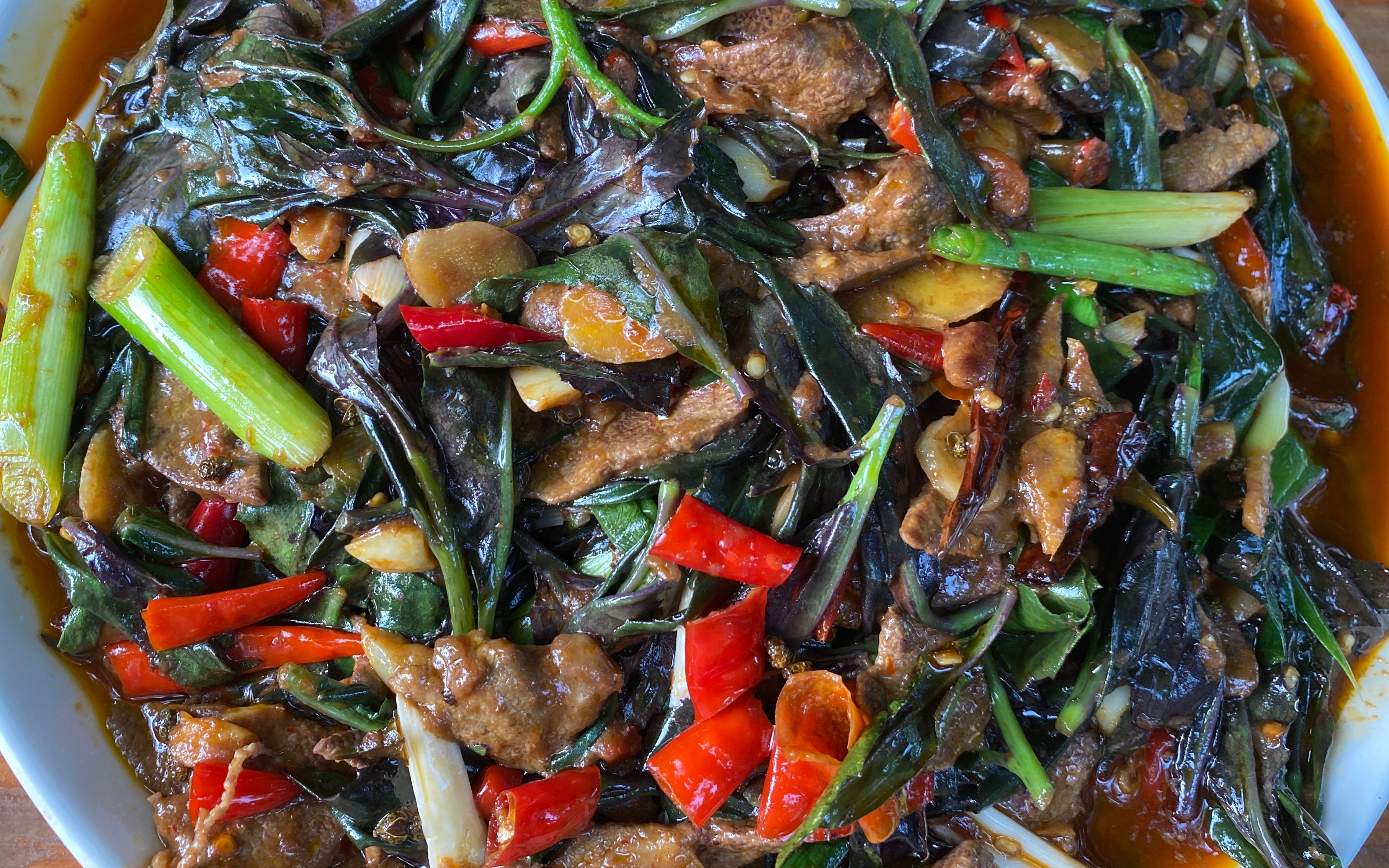 天生一对:血皮菜炒猪肝,猪肝脆嫩无腥味,酸辣爽口特别营养下饭_哔哩