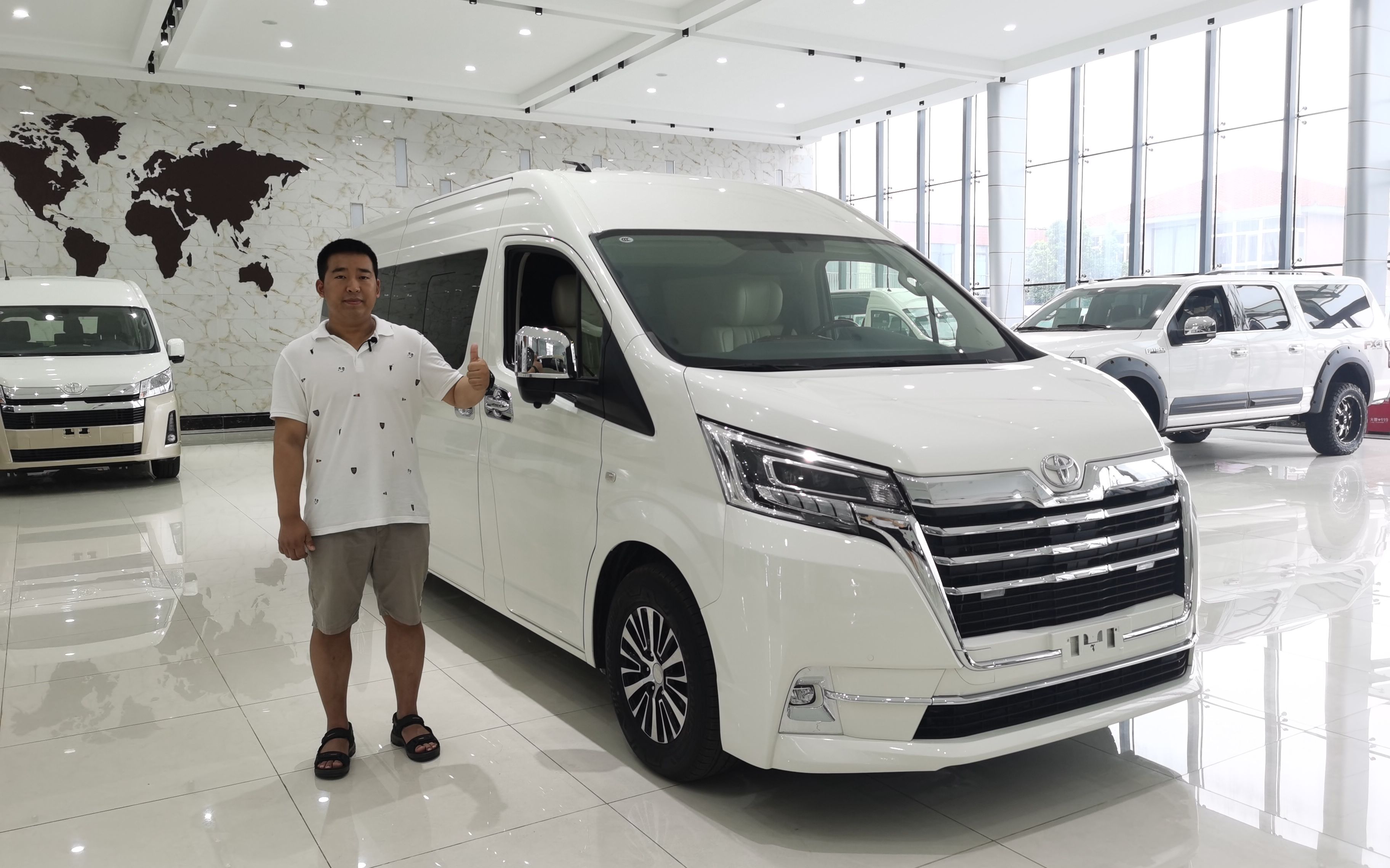 新车抢先看|21款进口丰田海狮hiace 5.