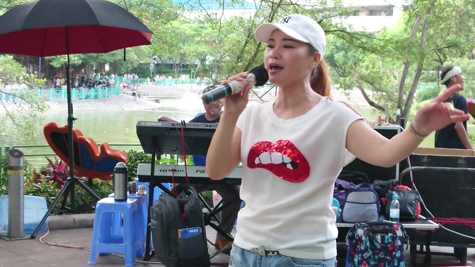 女歌手刘冰冰翻唱一首《高原蓝》太好听了_哔哩哔哩_bilibili