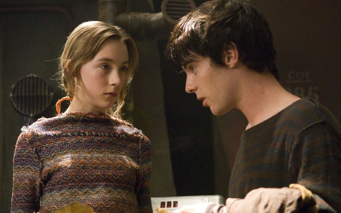 奇幻片《微光城市》,人类在地下生活200年,出来时世界已大变样