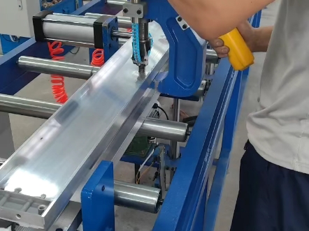 武汉贝瑞克电力母线槽铆接设备,母线铆枪