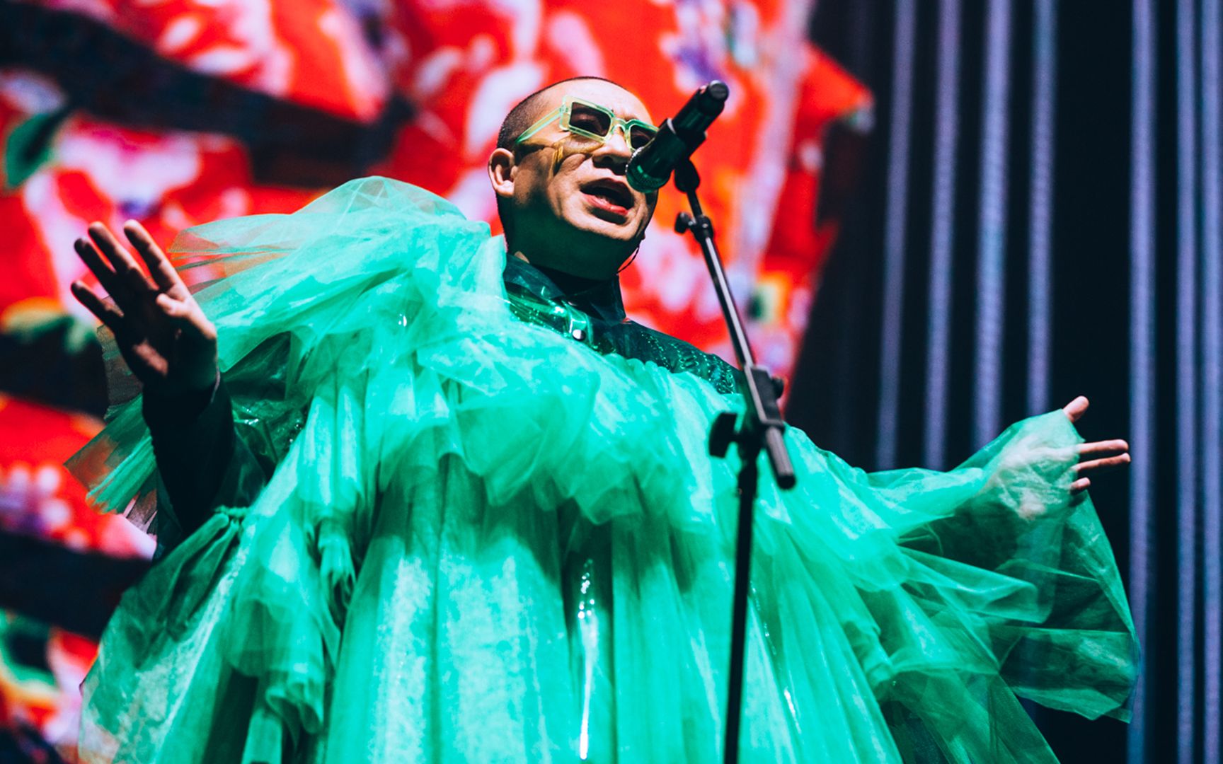 二手玫瑰,一手先锋