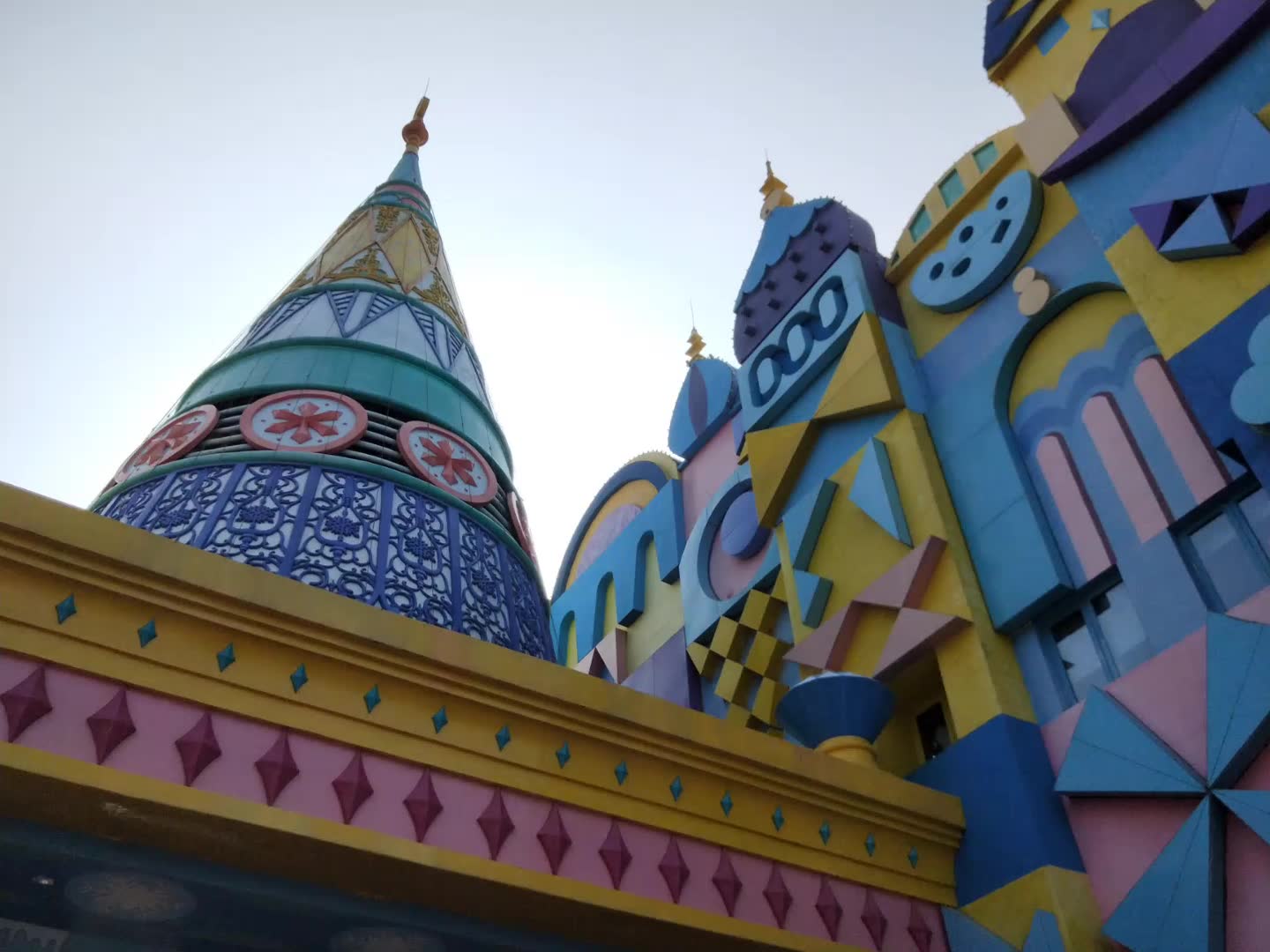 银基冰世界,可以说是小朋友大朋友的天堂了,什么游乐设施都是缩小版的