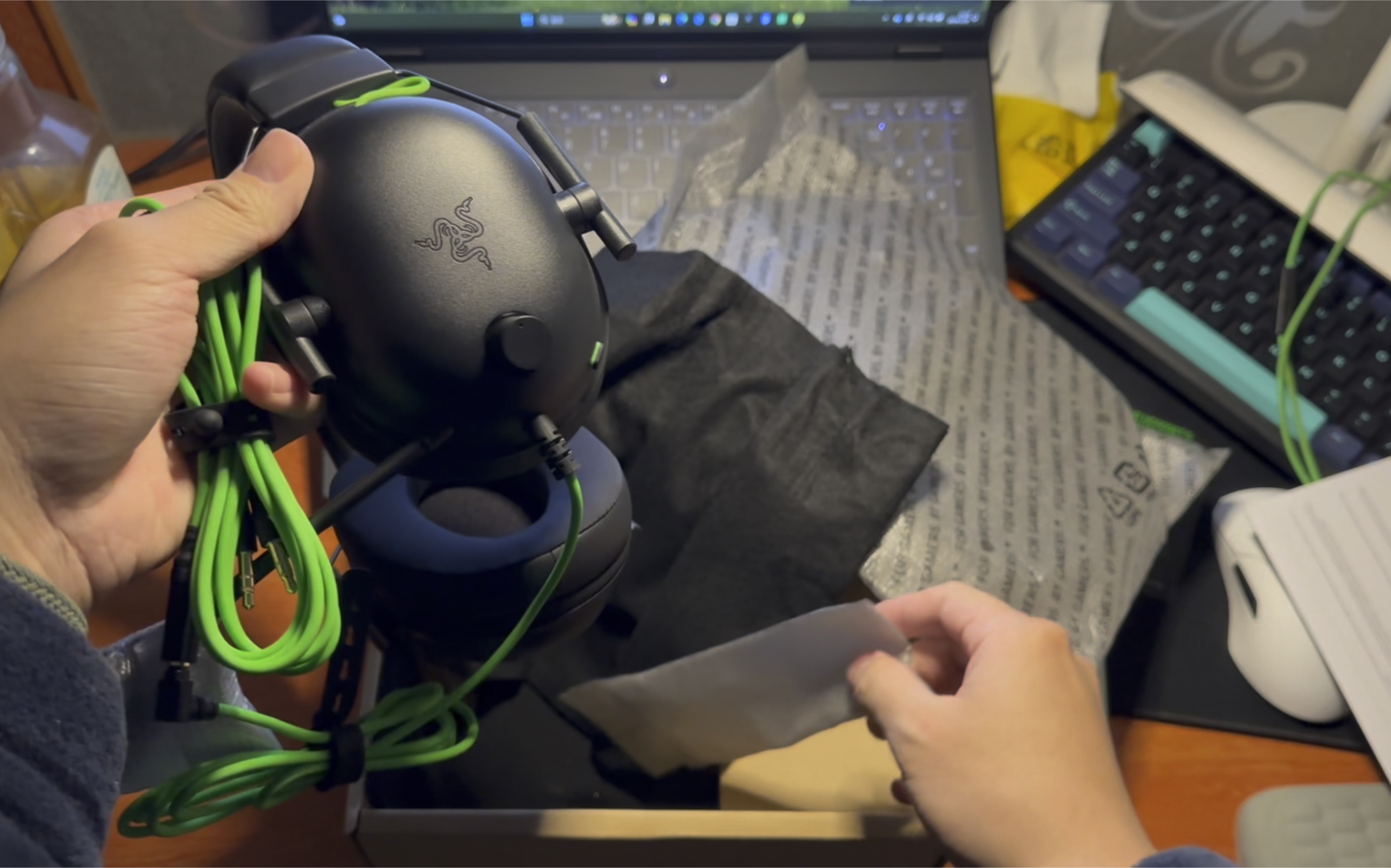 雷蛇高性价比入门耳机旋风黑鲨v2x开箱