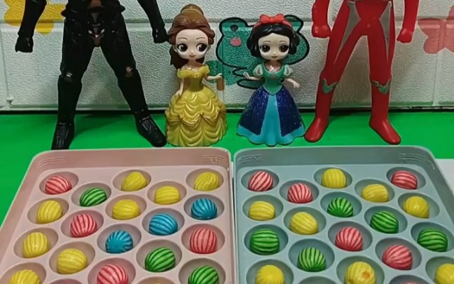 奥特曼真的给白雪变出泡泡糖了!